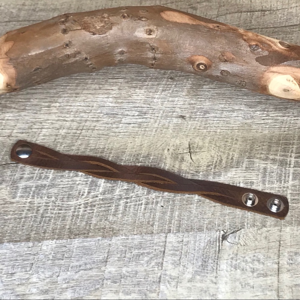Brown oil-tanned leather braided bracelet - Picture 4 of 5
